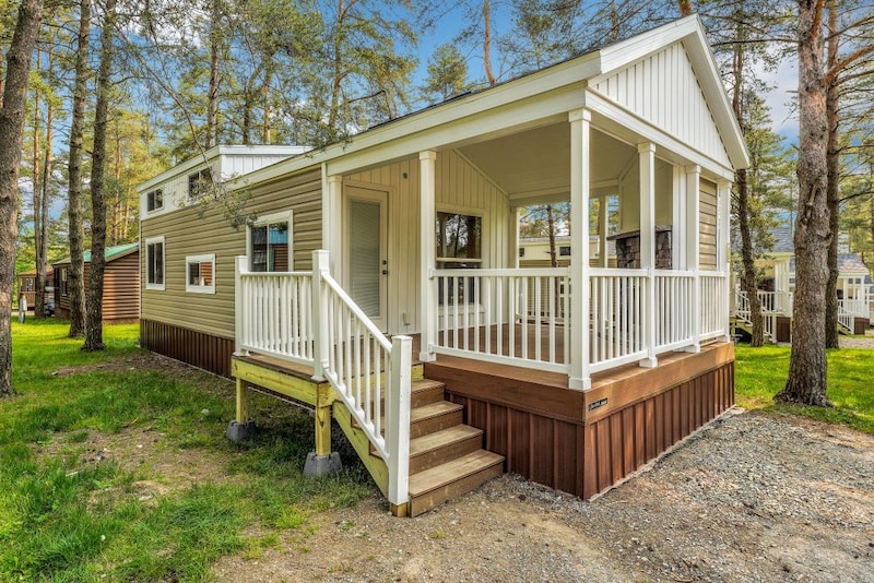 Elite Premium Cabin 2 Bedroom w/Loft-1